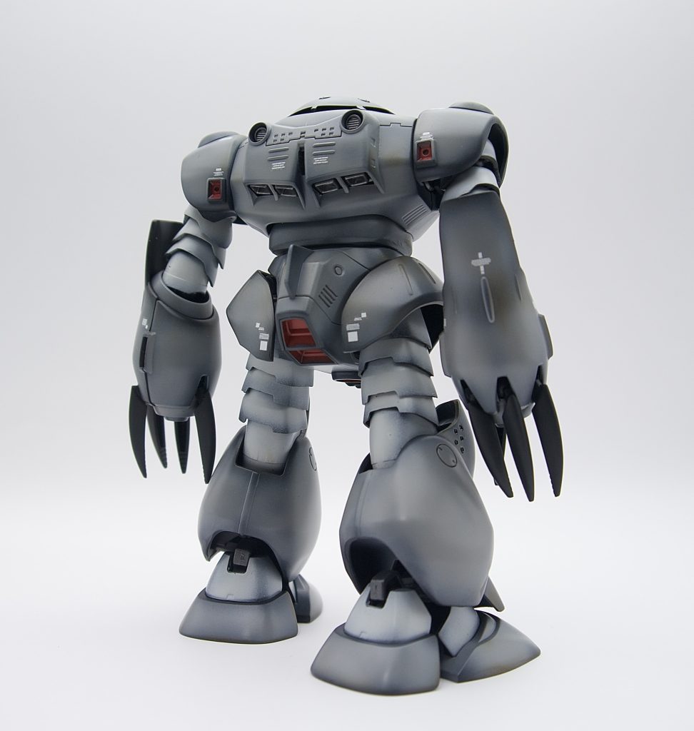 肩の赤い部分と胴体下部の赤い部分はマスキングによる塗り分け。 ちな背中の奴は失敗しちゃったので外してますw