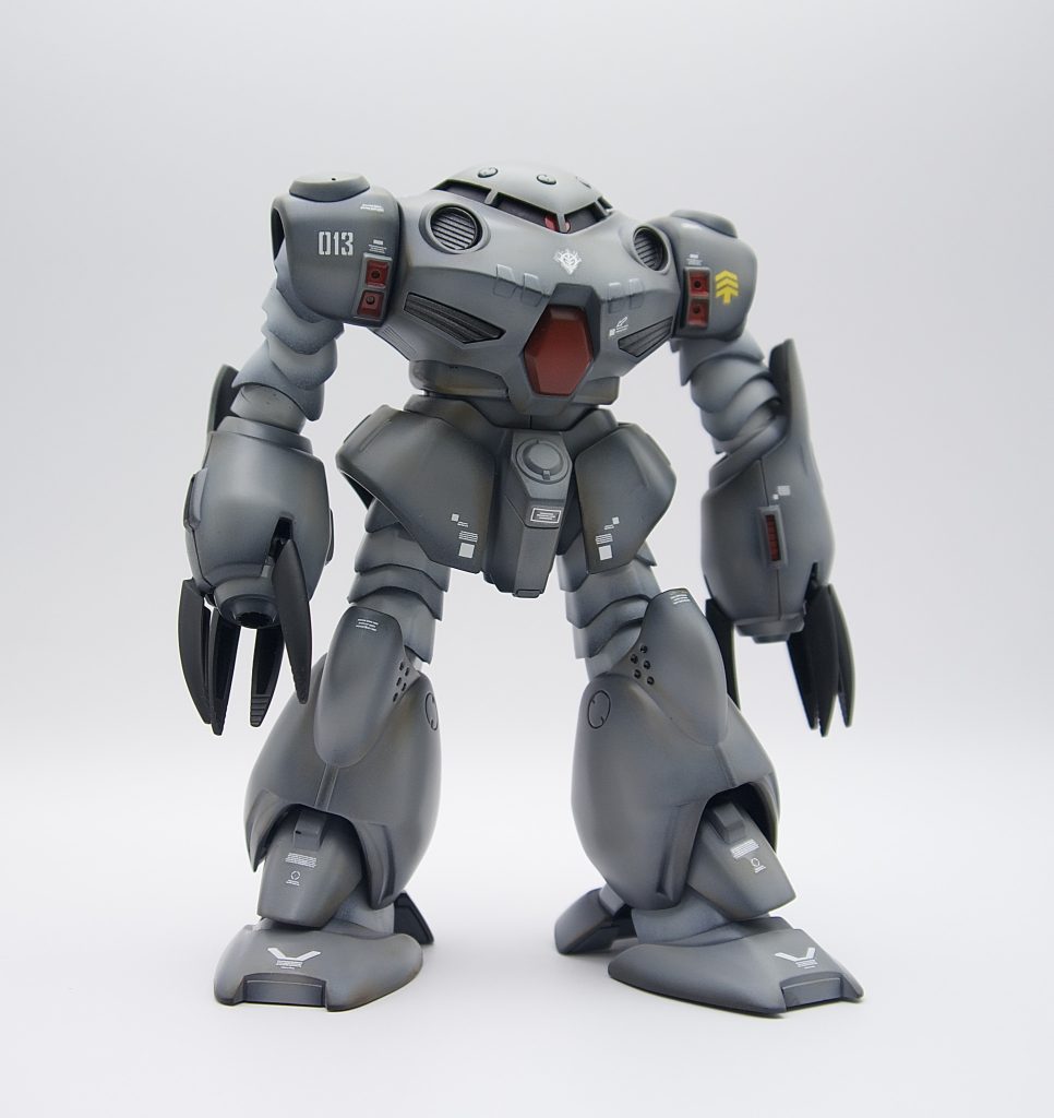 黒サフ立ち上げからメインカラーガイアグレー3フレームはガンメタサフABSは一様プライマー吹いてからサブカラーはガイアグレー2赤はガイアレッド