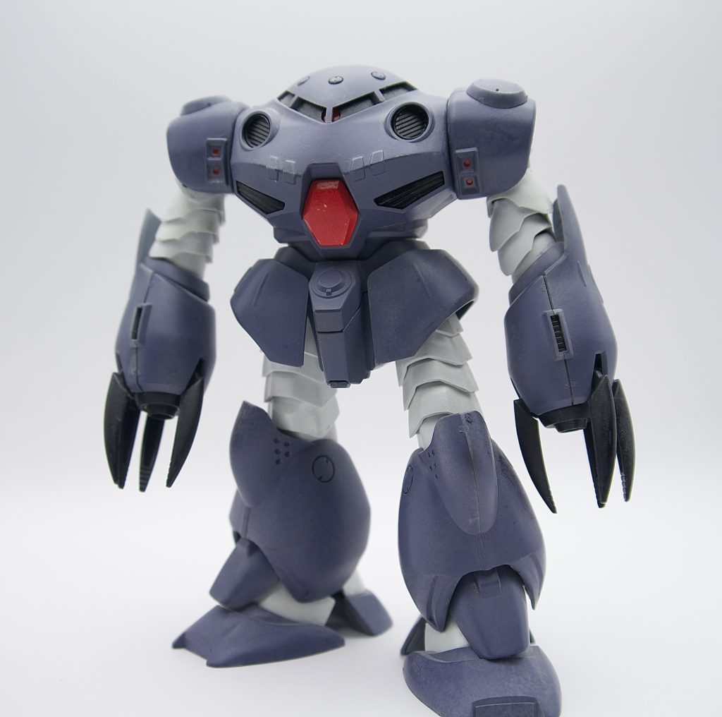 こちらが昔作ったやつ。ヤスリもゲート処理も合わせ目処理も塗り分けもしてないw確かガンマカエアブラシで作ったやつ