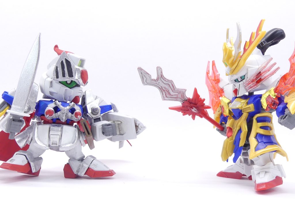 Page8「思いのインパルス」…久々のお話、この前(昨年11月更新分)の続きとなります。まとめ記事か前回(Page7)から読んでください…ください…くださぃ…お話としてはしばらく休んでいたのでざっくり話すと…不思議な本・「エバーブック」には、本来の書籍型「エバーブック」と電子書籍の「エバーブック」がありました。アマミチ達はその事実を知ってしまったのです。しかも、電子書籍の方は「エバーランド」で敗北するとガンプラごと爆発四散するという…聞きたくもなかったおまけ付きで。アマミチは数ヶ月にわたって、ガンプラを触れずにいました。元々、人を、人のガンプラを傷つけると言うことには反対だったのです。もちろんログインもなく、時間だけが無為に過ぎていきました…それに反して、「ガンプラ部」の活動は続いていました。サクラは張飛ゴッドガンダムとともに、「エバーランド」の情報収集やらミスクの討伐やらにいそしみます。張飛ゴッドが初ガンプラの彼女は、オカルト好きでもあったので…「自分がSDガンダムになって冒険する」ということに意義を感じていたようです。11月。ヴァトラス城で特訓を重ねるサクラのもとに、一人の騎士が現れました。騎士インパルス。ヴァトラス城で時々見かける、いかにもやる気のなさそうな騎士です。ミスクに対してはめっぽう強いんですけれどね。