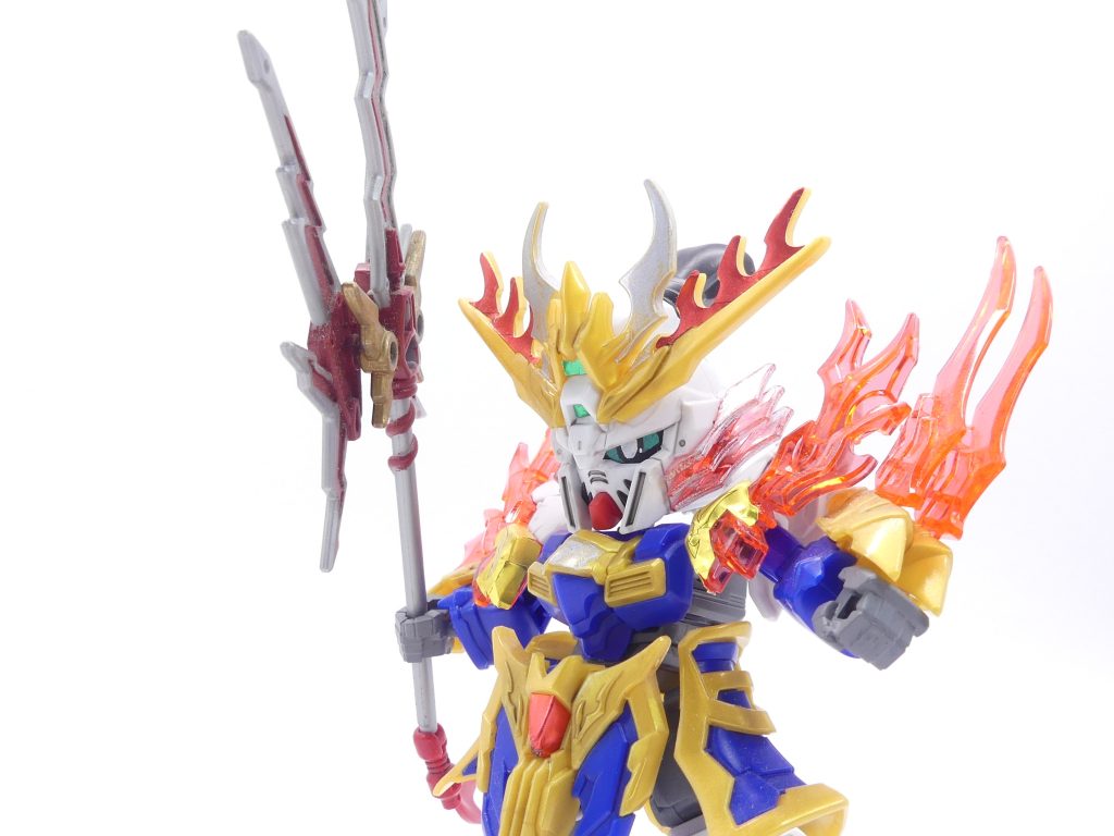 張飛ゴッドの新装備:三国伝の方の張飛(雷装張飛)から持ってきた蛇矛。アマミチが頑張っているサクラにプレゼントしたもの。パーツを追加することによって大型化し、破壊力と必殺技の威力を高める。塗装などはアニメ三国伝当時のままです。