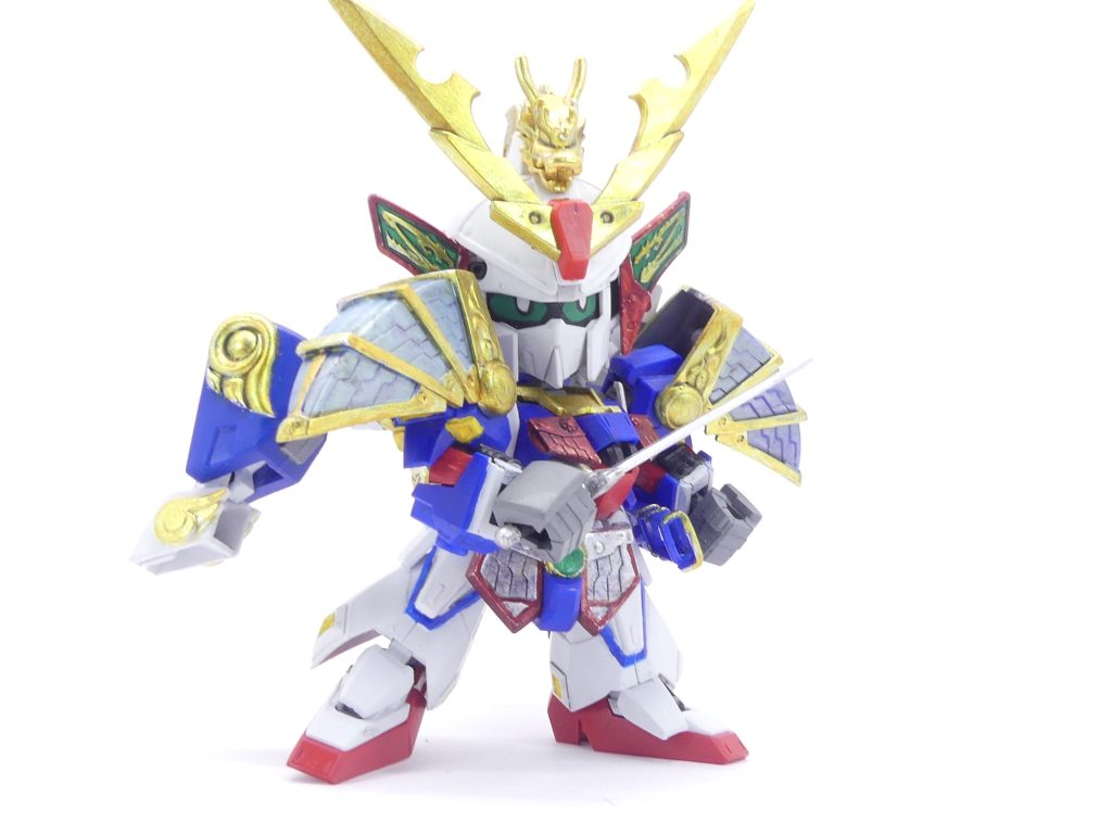 蒼竜刀:疾風剣豪精太の基本武器である刀をそのまま使用。フレームはSDフレーム。シルエットブースターで肘可動可能にしたもの。よって手首もSDCSの接続のままです。平手はSDCSキャリバーンから持ってきました。肩鎧の一部はガイアプリズムカラーで塗装。光の当たり方で色が少し変わる偏光塗料です。