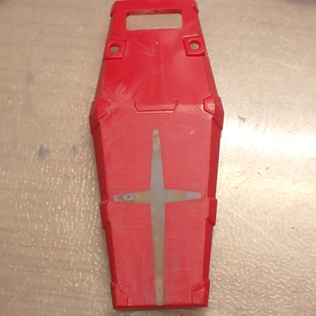 瞬着パテで埋めました