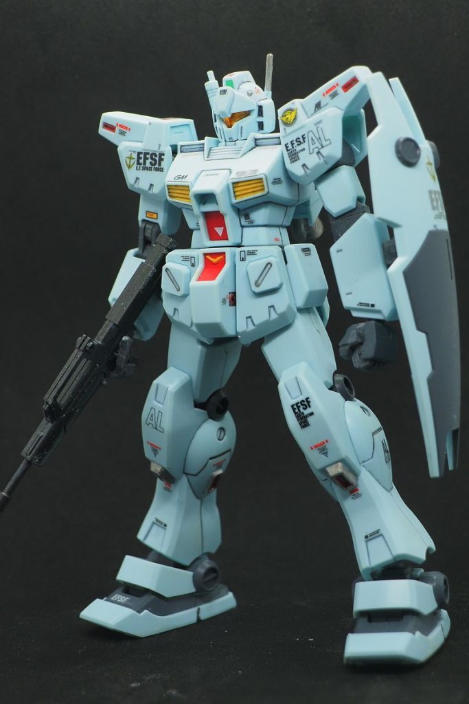 いい加減なデカールを剥がして新しい物に貼り替えてみました、足のバーニアはシルバーで塗装してあります。