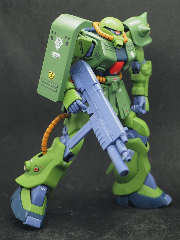 部分塗装はしっかりやってますが、もう少しアレンジしてもいいかも(zaku-kao5)