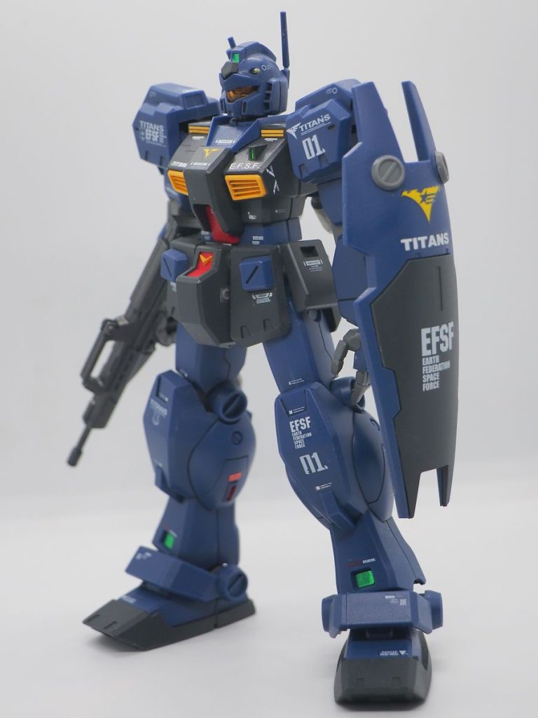 一度全部分解して、気に入らない部分を直しデカールを追加しました、特に肩の合わせ目のひけが凄くてかなり時間がかかったんですよねgu特にndam-kao6)