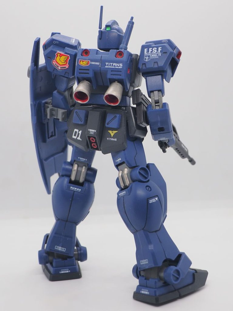 背中側も手を抜かずに(gundam-kao2)