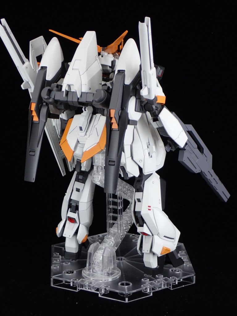 ハイザックⅡっぽいフルドドの取り付け位置マルチコネクタポッドはハンブラビⅡのもの。TR-1ハイゼンスレイのビームキャノンを付けてます。各部をつなぐフレームはHGグレイズのフトモモとヒジを使用。