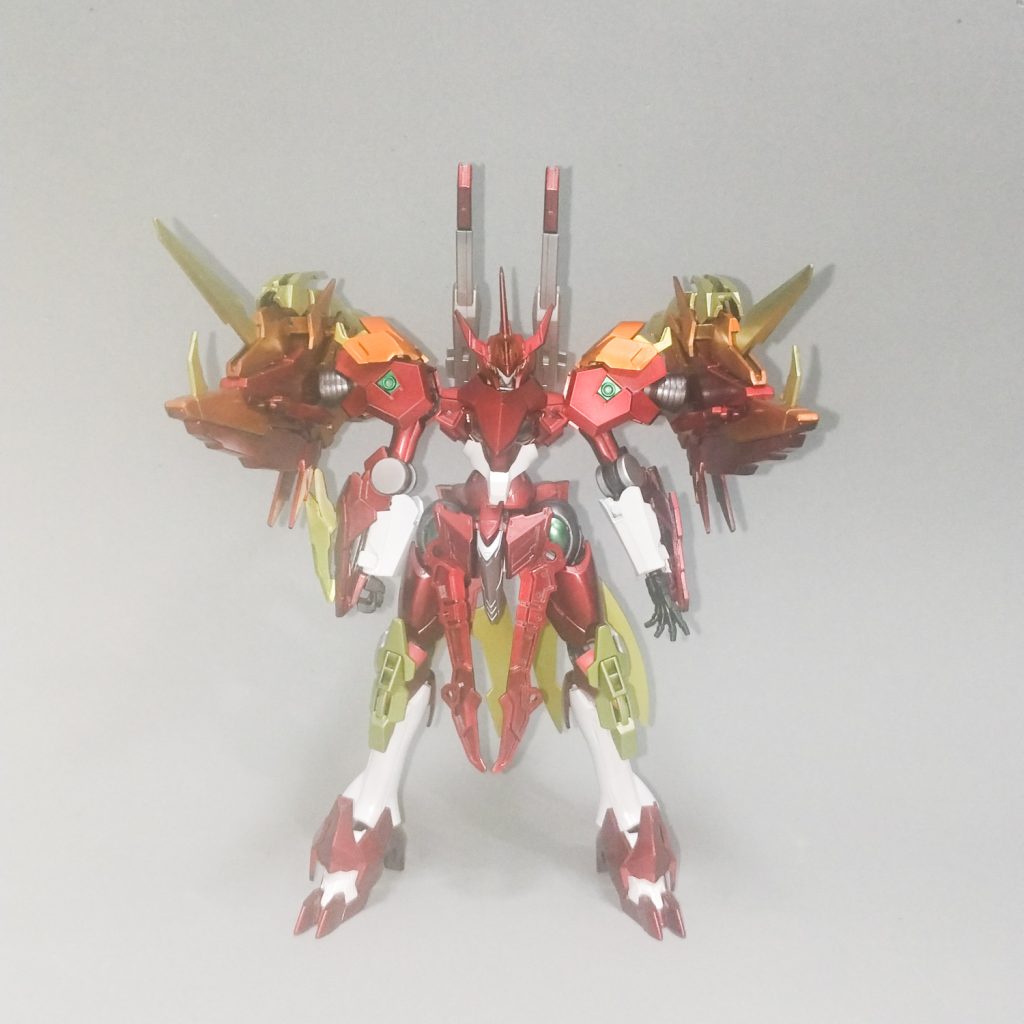 両肩の龍頭部はだいぶ大きくなりました。自重もあり、肩関節は渋めにしています。色とシルエットでそれっぽく見えれば…