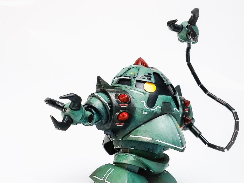 ちなみにこれは背面（笑）。加工工作はせずにシンプルにしました気分でモノアイ前後入れ替えて雰囲気変えて遊べます