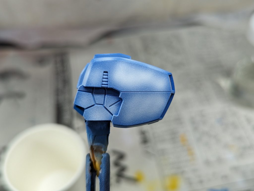 赤と青のパーツはクリアカラーつかったグラデーション塗装。青を吹いた後に中央にホワイトを乗せた後にクリアカラー塗って完成