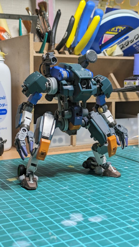 ミキシングは、外装のメインをラファエルガンダムのセラヴィーⅱにし、他のパーツも00系を中心にする事で統一感を持たせました