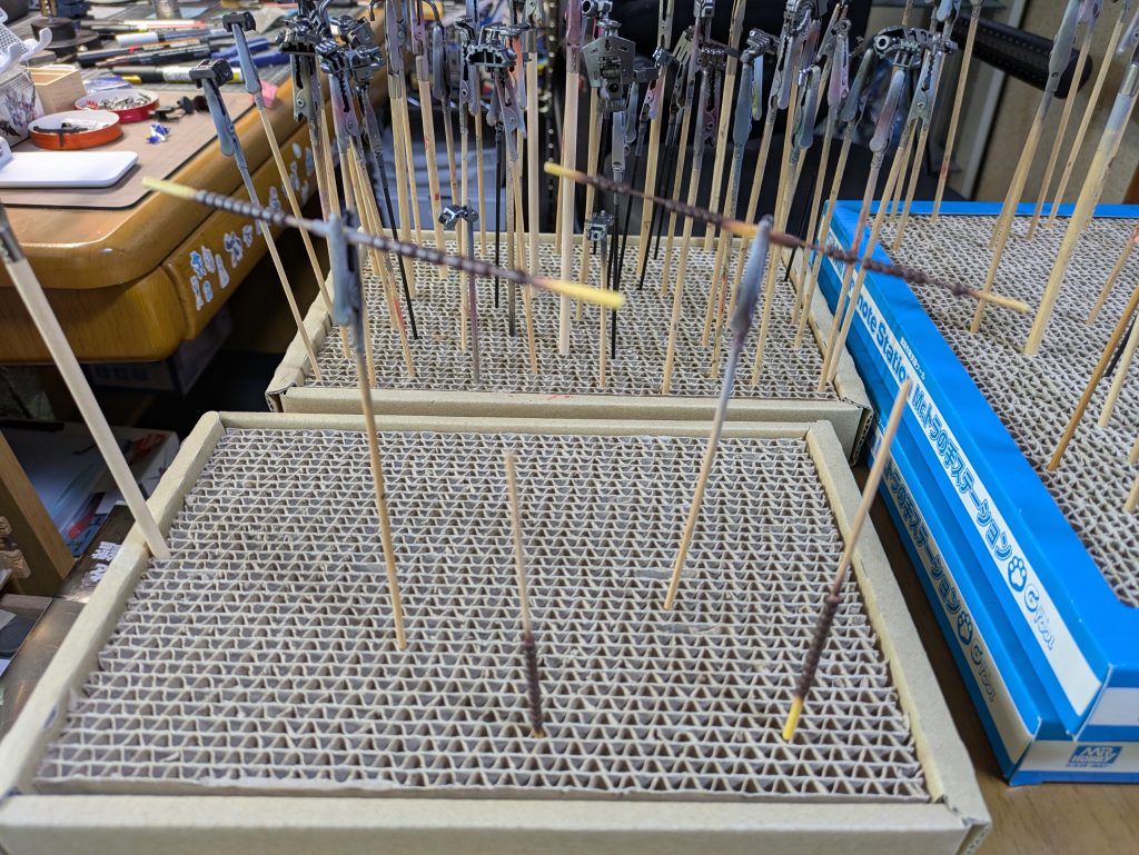 このキット一番の鬼門、動力パイプ😅途中、何度も下へ落としてい〜〜〜〜っ!!😖ってなりました😅💦