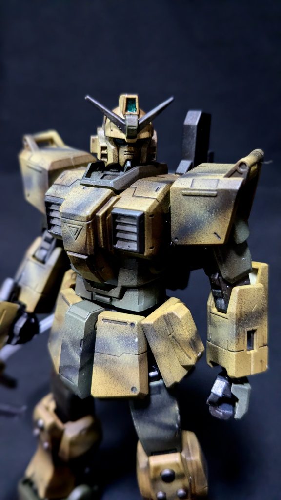 余ったジムボディとガンダム頭はそのまま「後から送られてきて余ったガンダムヘッド（高性能センサユニット）パーツを流用した後方支援機」的なコンセプトで『ガンダム頭』を作成。