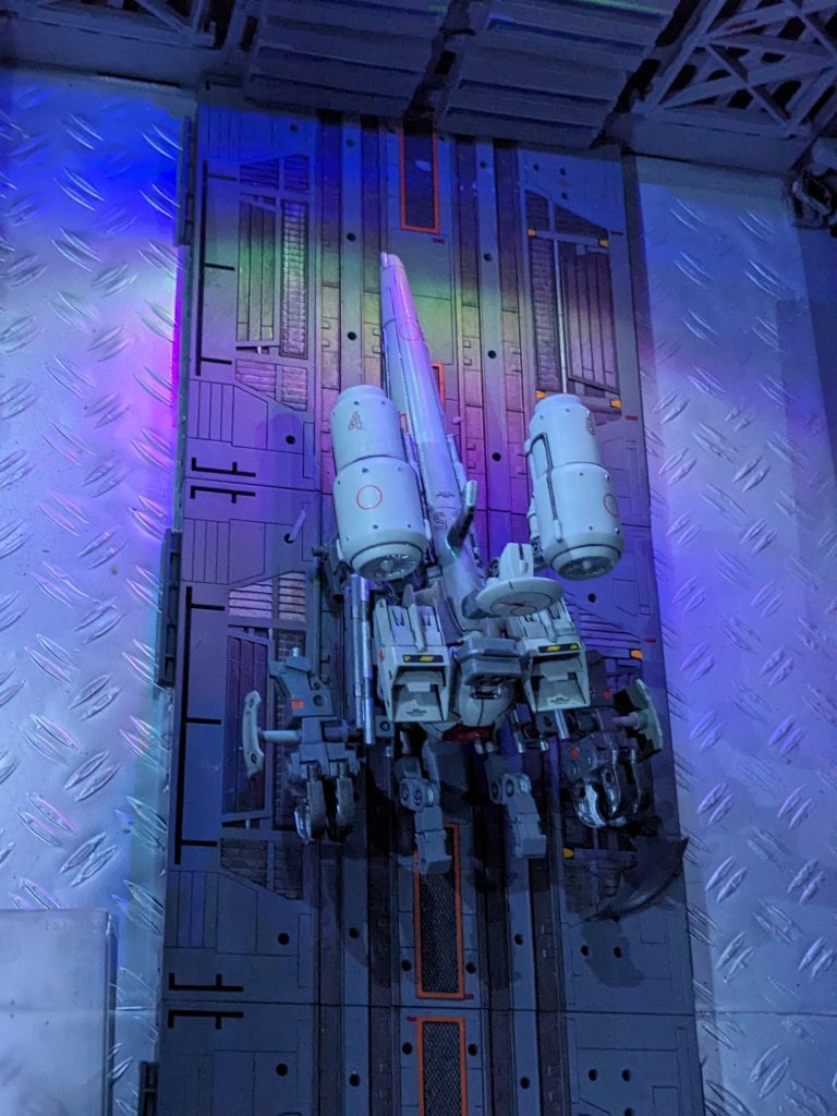 完全に水中限定としたことで海龍は水龍よりローコストでの生産を可能とし、高性能の水龍との差別化も図ることに成功した。スペック的には元々のボールの腕に加え、大型のクローを搭載しており、これで掘削などの作業を行える。キャノン部分には爆破掘削用の小型魚雷を装備しているが、付け替えることで様々な状況に対応可能な汎用性も実現している。 