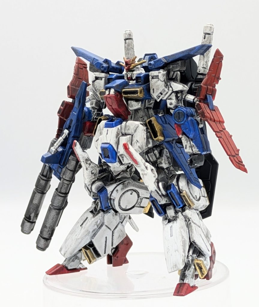 塗装後にブラックでウォッシングし、クリアシルバーを吹いて硬質感を出してみました。