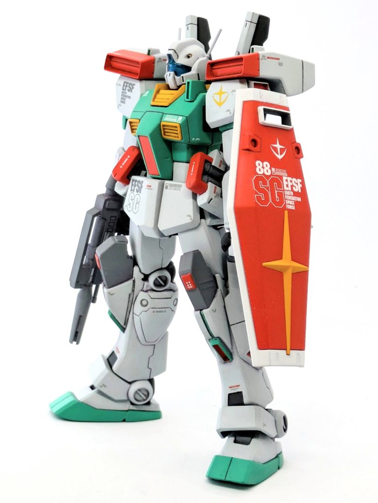 ジムⅢのキットはZZ版と言いながら実際にはほぼUC版ですので、まずUC味が一番強いカトキスリッパをジムスナイパーⅡから拝借。一気にカトキ味が消えます。あと、頭部接着面で前後に1ミリ延長。