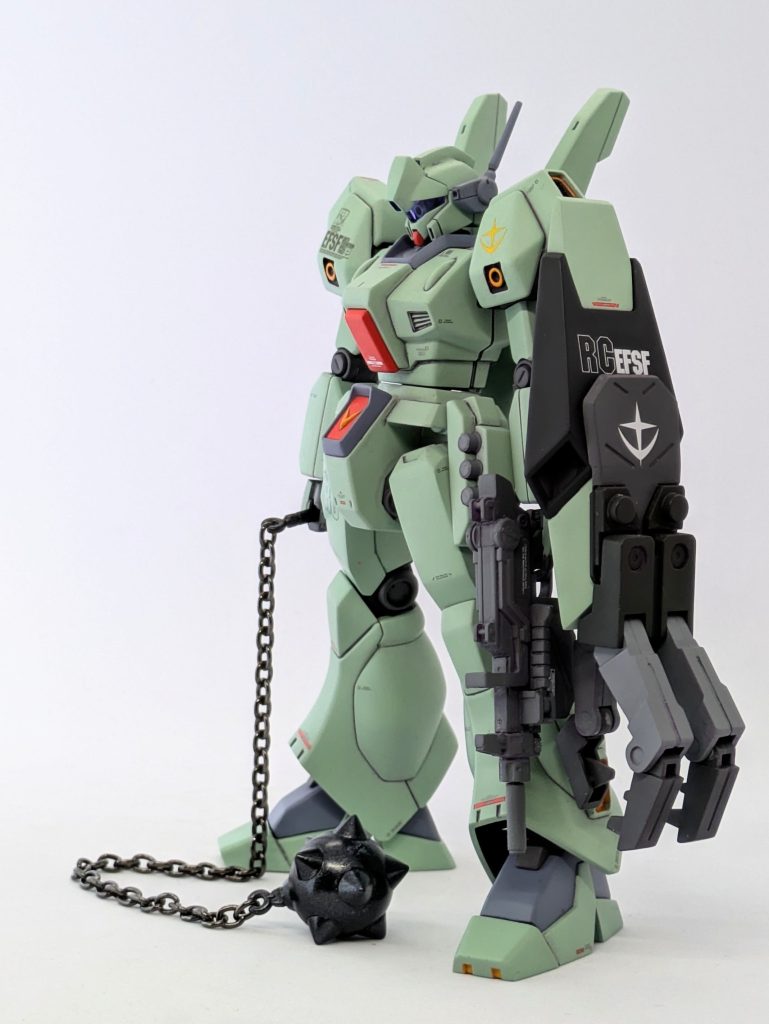 左手にはマシンガン。ジムナイトシーカーⅡより拝借。