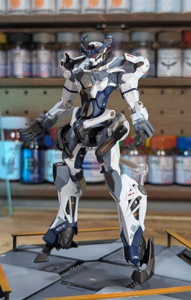 まずは素体から。スタイル改修は行わず、合わせ目処理や追加のスジボリも部分的にしか行っていません。ゲート跡や引け処理を中心に行いました。