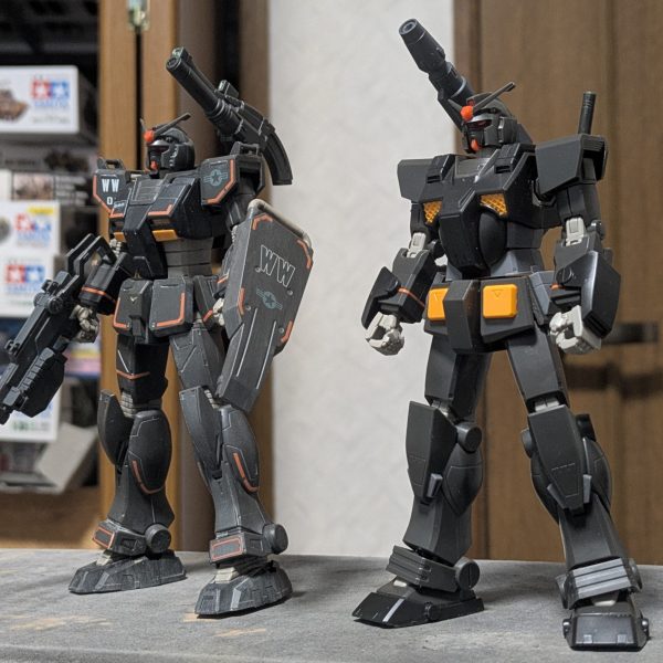 HG FA-78-2ヘビーガンダム(MSD)製作中!機体の組立まで完了。今日はトップコートを吹いてデカール貼りの準備まで。明日からは機体のオレンジラインシール貼り&武装作り開始。左はオリジナル設定で原型なRX-78-01(N)局地型ガンダム米軍仕様。設定では