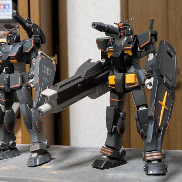 HG FA-78-2ヘビーガンダムフル装備組立完了&シール貼り完了!!お隣の局地型ガンダムよりもかなり物々しくなった。設定では