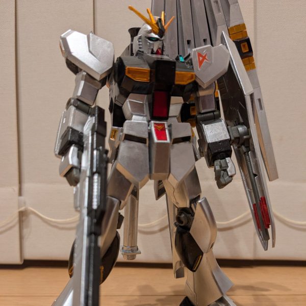 HGUC　νガンダム（メタリック塗装後）