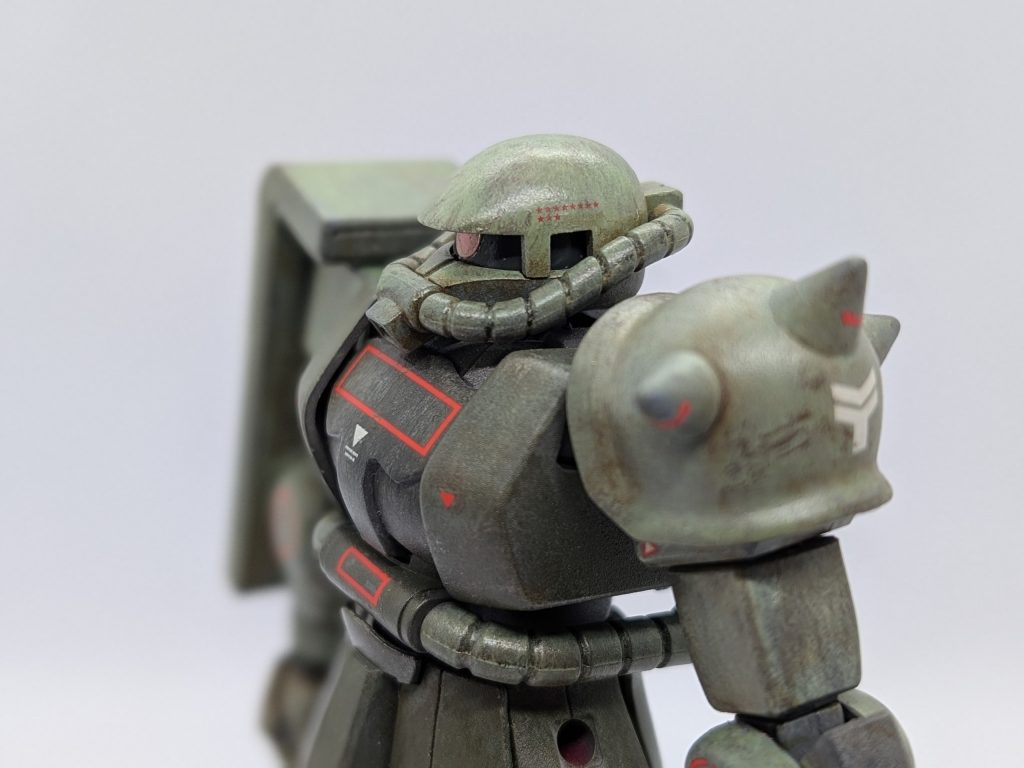 肩のトゲトゲとヘッドの撃墜数の★がカッコいい