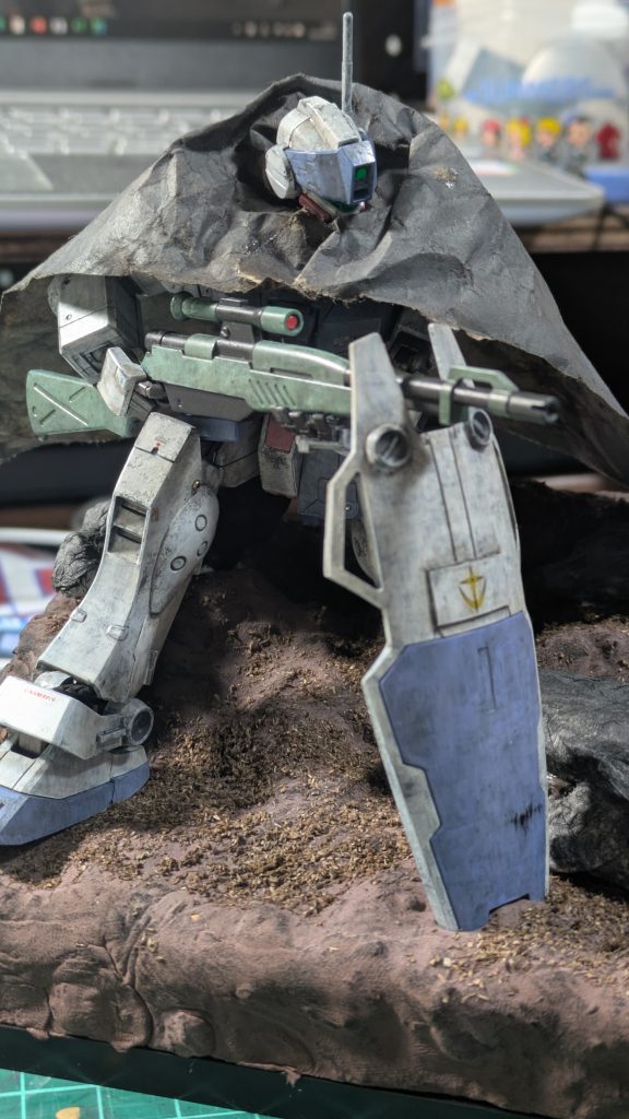 ジオラマ製作ベース製作過程③岩を作って、ジム・スナイパーⅡを仮置きしたところ。雪なしでもいい感じだなと思いました。ジオラマのアイデアはまだあるし、何より楽しかったので次もジオラマ作品になるかもしれません。ジオラマを作ろうかもし迷っている方がいましたら、まずは作ってみることを私は勧めます!この作品が、誰かのジオラマ作りへ一歩踏み出すキッカケになったら幸いです。それでは、また。