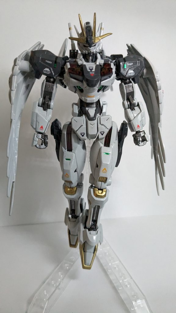エアリアル改修型をベースにSDEXのウイングゼロEWの羽を取り付けました。お手軽ミキシングです。金色がダイソーの缶スプレー、残りは筆塗りです。ムラや厚塗りは見逃してください。(gundam-kao10)「もしもビルド系にエアリアルが登場したら」を妄想して闇堕ちさせました。