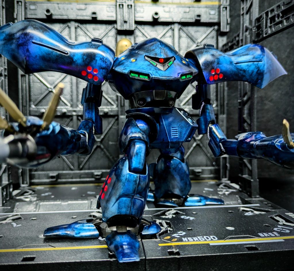 強力なバイスクロウは装甲も一刀出来るほど。