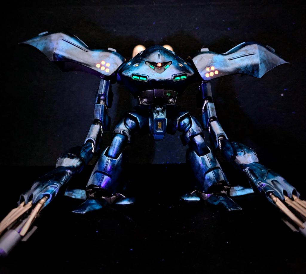 暗闇に静かに佇み出撃を待つ。