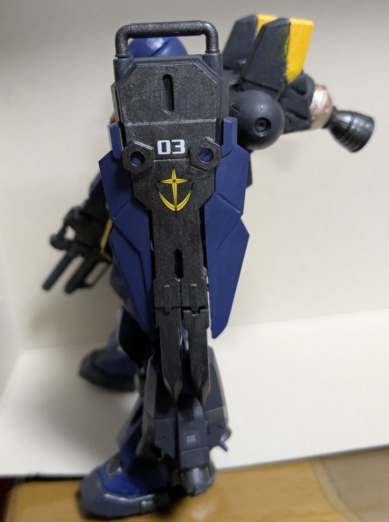 サイドビューです。連邦感を出す一環でヅダのシールドもシステムウェポン003の陸戦シールドに換装しています。