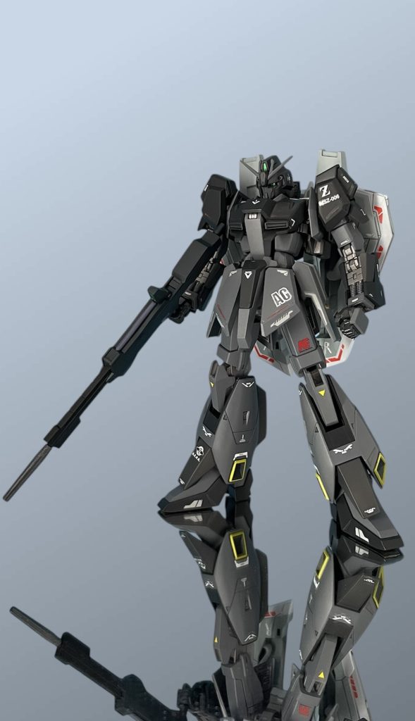 さて今回のこのZガンダムは、某中古店にて1回1000円のガンプラガチャなるものを試してみたところ、ラッキーな事に1回で当たったキットになります☝🏻 カラーリングを変更してしまいましたが、実はZ3号機なんですコレ😅