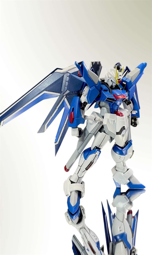 比較的最新キットの部類と言っても良いと思うライジングフリーダムですが、触ってみた感触が今までのガンプラとはちょっと違う印象を受けました☝🏻 KPS独特の柔らかさとはまたちょっと違う質感と言いますか、はたまたただの気のせいなのか😅