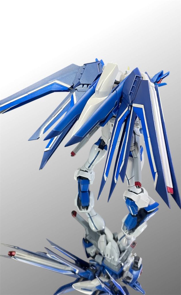 この特徴的な羽のパーツの色分けがなかなか大変でした💦 なんか、結構複雑だったのでマスキングの順番とかそのへんで一瞬混乱しながら塗装していた記憶があります(笑