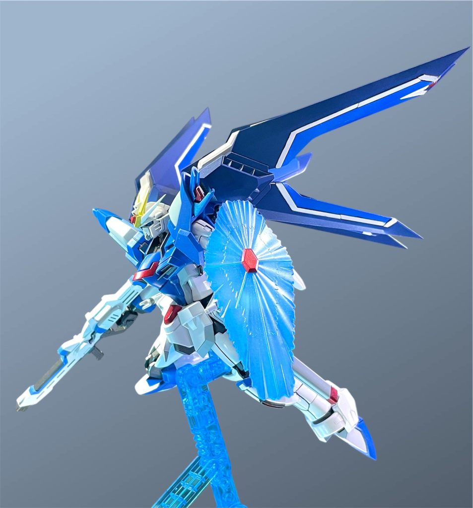 今回はほんの少しグラデーションを足してみましたが、もともととても綺麗な色味をしていたビームシールド！ バンダイの謎技術に頭が上がりません💧