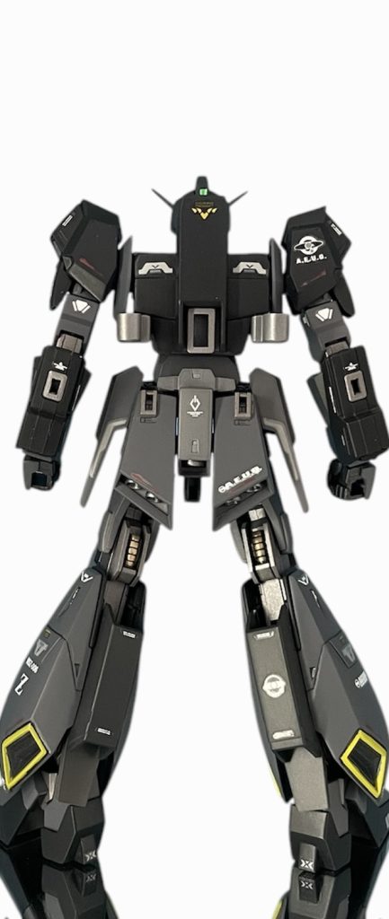 まぁそんな機会でも無いとずっと積みっぱなしになりそうだったので、ぜんぜん苦じゃなく作りました👍🏻むしろZ自体組み立てるのはとても久しぶり(しかも初代HGUC)だったので、いざ作るとなると結構ワクワクしたものです✨