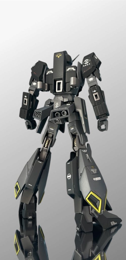 で、何か好きな色があるか聞いてみたところ「ゲームで全体的に黒で、差し色に黄色くエディットしたZを使って遊んでる」との事だったので、せっかくならゲームの中のカラーリングに寄せた感じで作ってみました☝🏻 黒なら私がよく趣味でやるカラーリングなので、気持ち的には「任せろっ!」っとゆう感じでした(笑