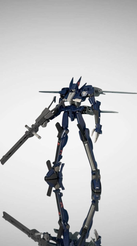 放映当時以来、久しぶりに組んでみましたが、やはりキット自体が非常に優秀なだけあって全く古臭さは感じませんね☺️ ABS間接ゆえの「へたり」対策として、今回は各間接にプラビニールを咬ませています☝🏻