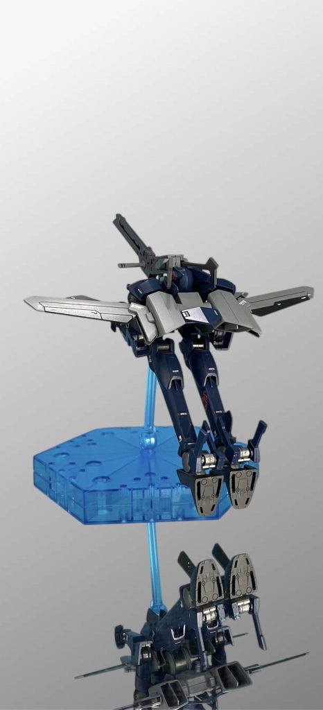 OO第1期のMSのデザインはいろいろと「攻めていた」印象がありますよね😌 それを見事に立体化してみせてくれていたバンダイはさすがとしか言いようがないですが、OO第2期でガンプラとして「頑丈さと可動域の最大化」の一つの到達点に達したんじゃないかなと勝手ながら思っています☝🏻 HGのダブルオーガンダムを初めて組み立てた時の衝撃はいまだに忘れられません😊