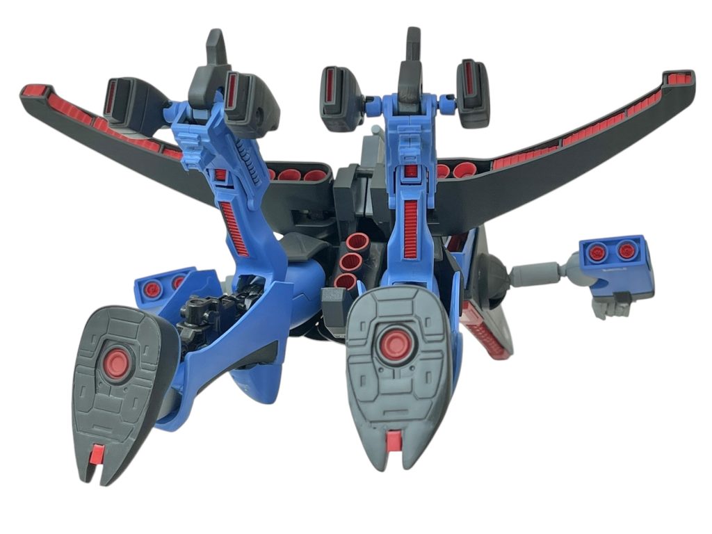 MA形態時はバーニア類が全て後ろを向くのが萌えポイント。ヒールスラスター×4のバーニアにはディテールアップパーツを挿入しています。