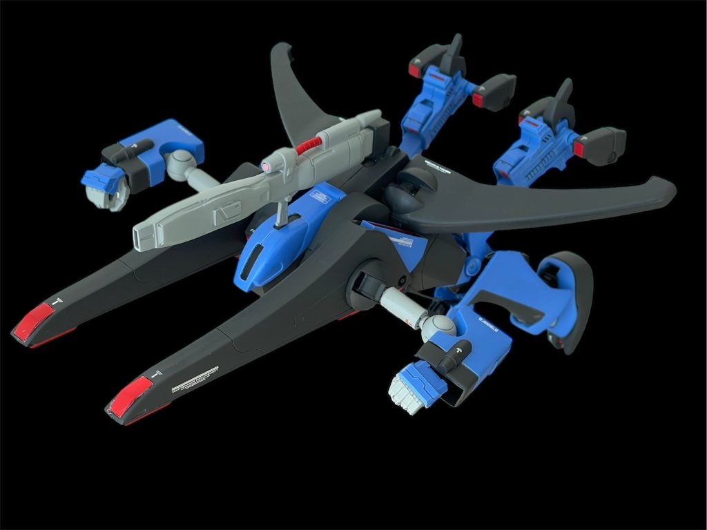 MA形態です。差し替え用の頭部カバーはネオジム磁石で取り付けています。変形時の都合を考えずに改修した結果、変形時に一部パーツを取り外ししなければならなくなりやや面倒でしたので、ハイパーナックルバスターのグリップ格納を忘れて写真を撮るという凡ミスがありましたが撮り直しはしませんでしたw