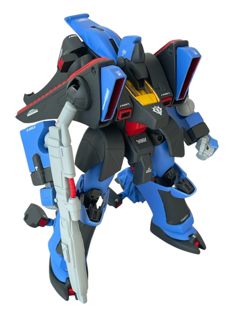 頭の位置はやや後方にずらしています。それに伴い動力パイプも延長しました。