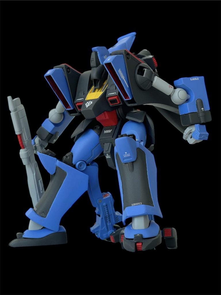 脚部スラスターがあることで、スタンド無しでもこんなポーズで自立可能です