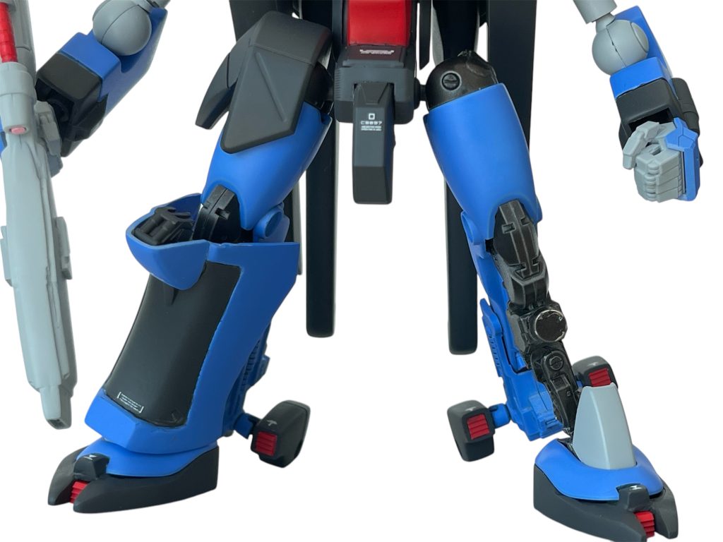 腰アーマーとスネのパーツはネオジム磁石による取り付け式にしました