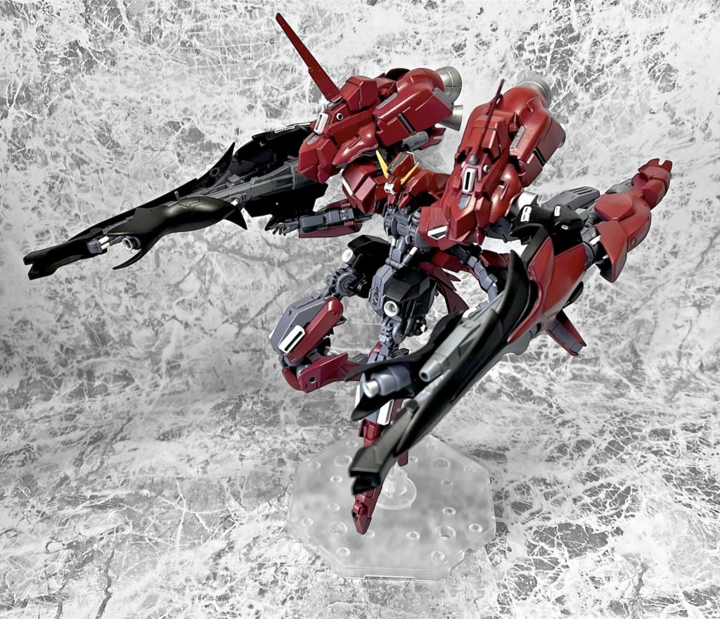 ・強化型ウィンチキャノン改肩部に強化型ウィンチキャノンを装備した形態。中〜長距離支援や拠点制圧を得意とする装備。バーニアによる機動性と増加装甲による耐久性を兼ね備えている。