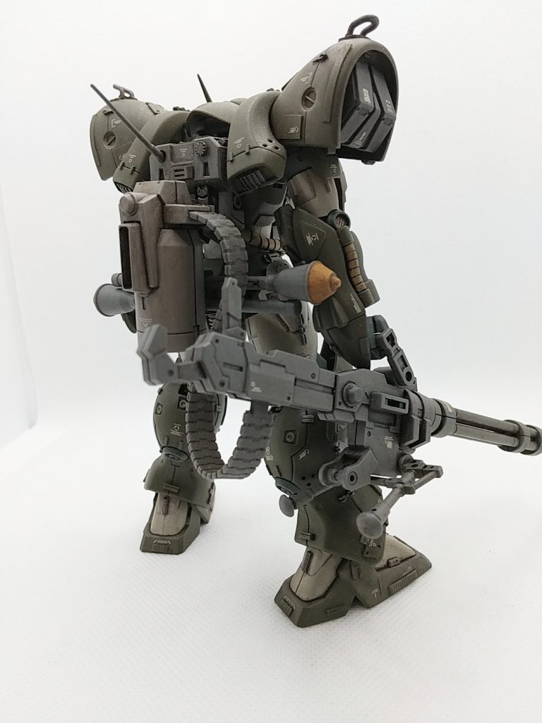 手持ちのガトリングは過去作からの使い回しで30MMのものです。シュツルムファウストはとりあえず付けてみましたけど、蛇足感が・・・外そうかな💦 