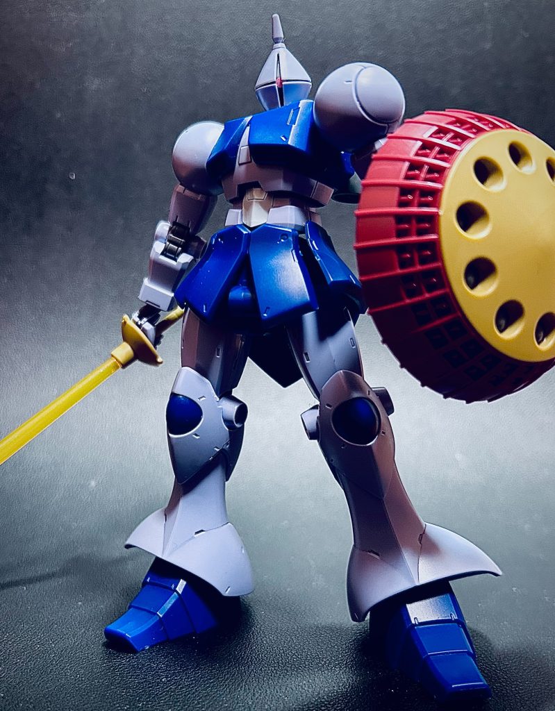 あーこれこれ俺が知ってるギャン。ただその一言。昔旧HGのギャン作ったことあります。あの頃より関節可動域・プロポーションが異次元レベルに高くなっててビックリしました。顔(まーじでここ)・腰回り・胴体などのデザインとサイズ感がすごい良くなってた。こりゃぁいいもんだ