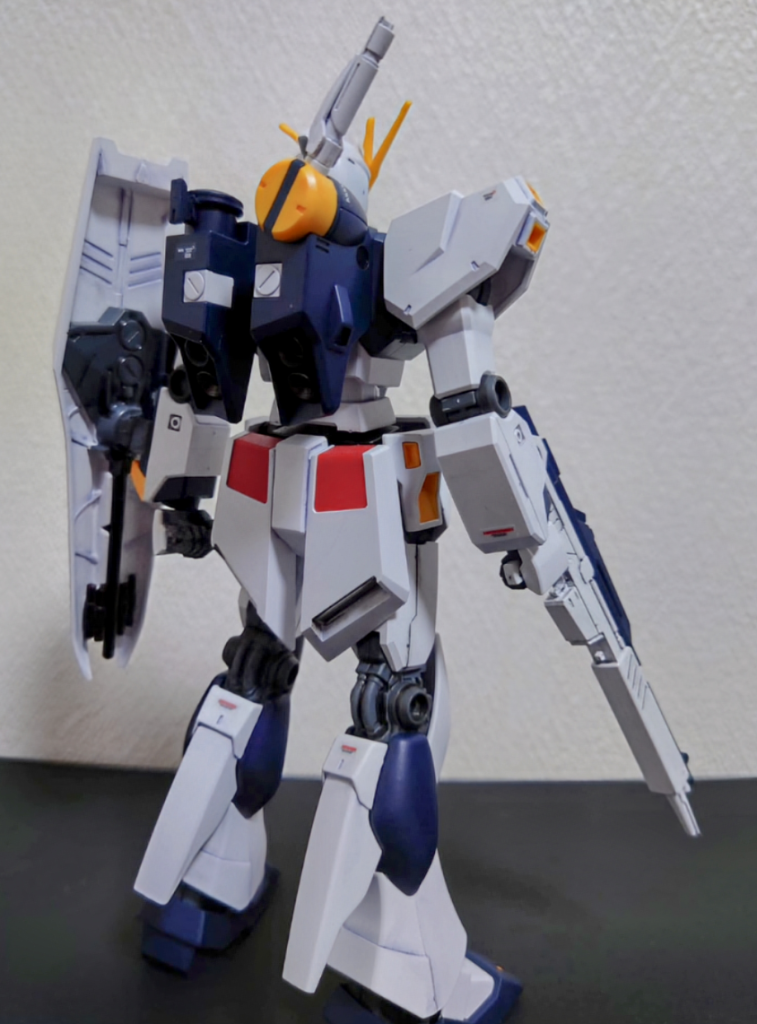 墨入れかねてガンダムマーカーベタ塗り→ふき取りバーニア等、部分塗装トップコートが私の制作方法です