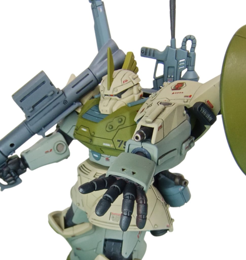 左腕にはマシンガンを仕込みました。